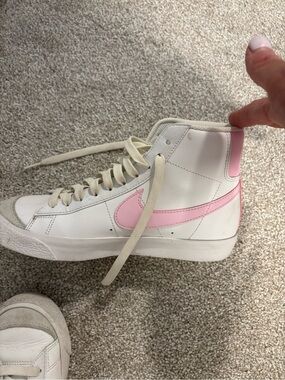 NIKE BLAZER MID '77 (BIG KID)
 White Pink Foam (GS) 4.5 Y